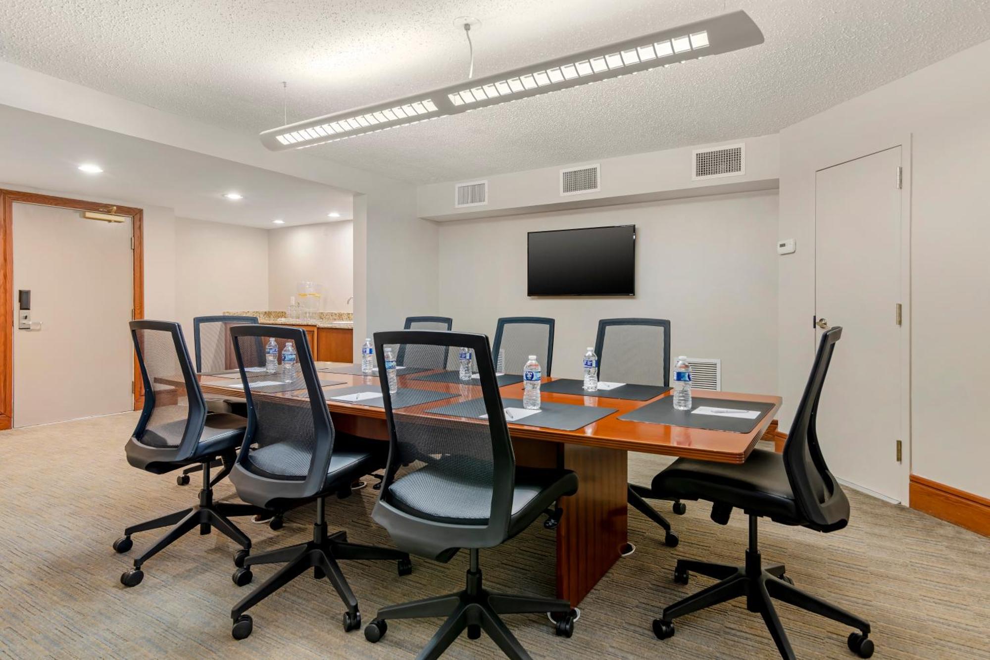 Hotel Country & By Radisson, Atlanta Galleria-ballpark, Ga