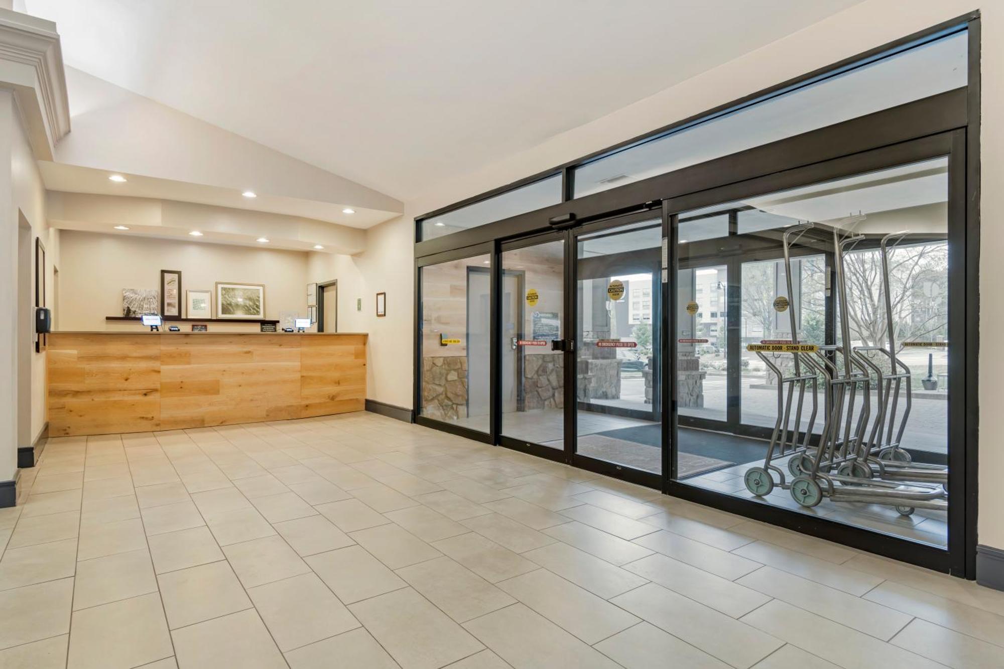 Country & By Radisson, Atlanta Galleria-ballpark, Ga Hotel